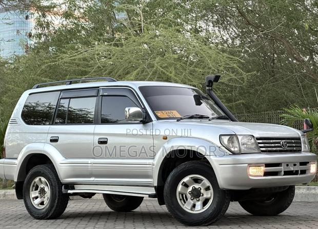 Toyota Land Cruiser Prado 2001 White