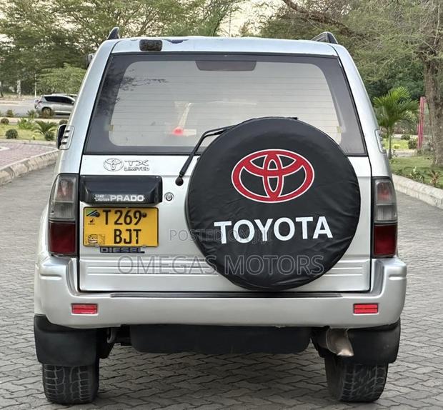 Toyota Land Cruiser Prado 2001 White