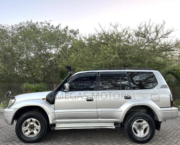 Toyota Land Cruiser Prado 2001 White