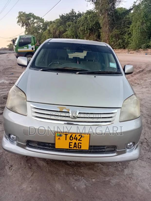 Toyota Raum 1.5 AWD 2004 Silver