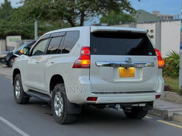 Toyota Land Cruiser 2018 White
