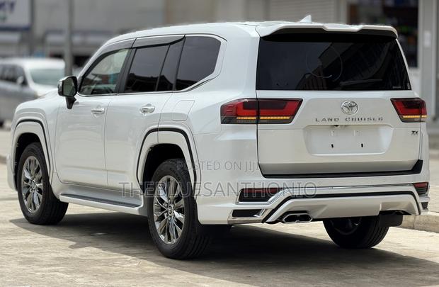 Toyota Land Cruiser 2023 White