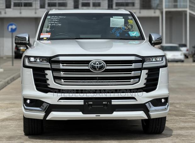 Toyota Land Cruiser 2023 White