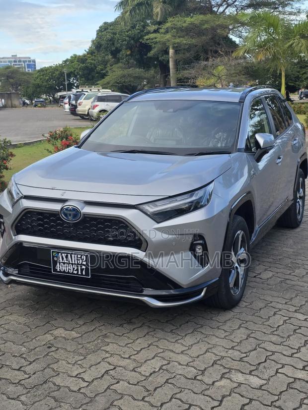Toyota RAV4 Plug-In Hybrid XSE AWD 2025 Silver