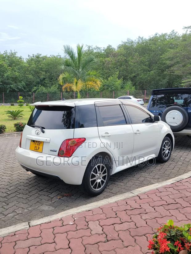Toyota IST 2002 White
