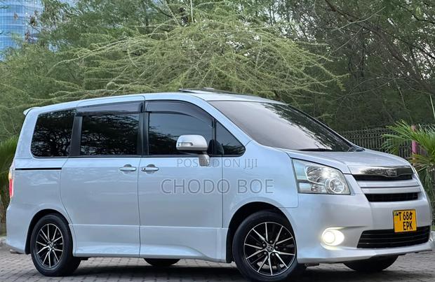 Toyota Noah 2008 Silver