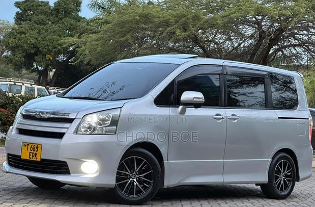 Toyota Noah 2008 Silver