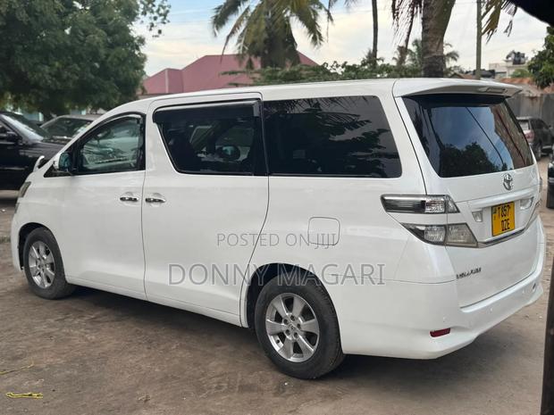 Toyota Vellfire 2018 White