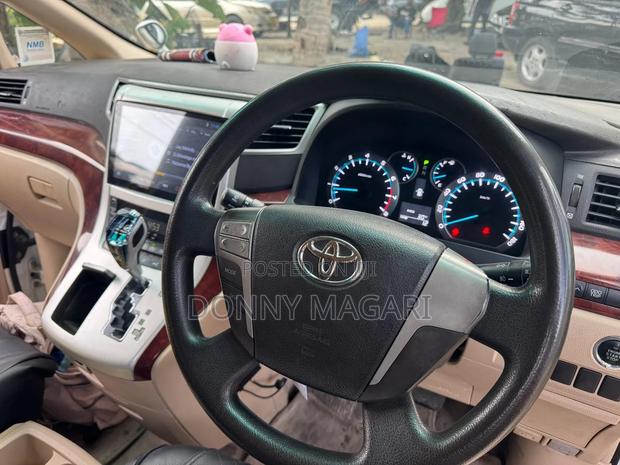 Toyota Vellfire 2018 White
