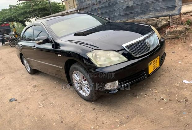 Toyota Crown 2004 Black
