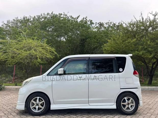Suzuki Solio 2010 White