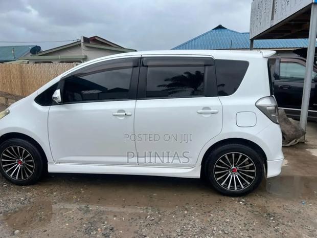 Toyota Ractis 2008 White