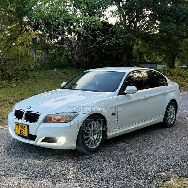 BMW 3 Series 2011 White