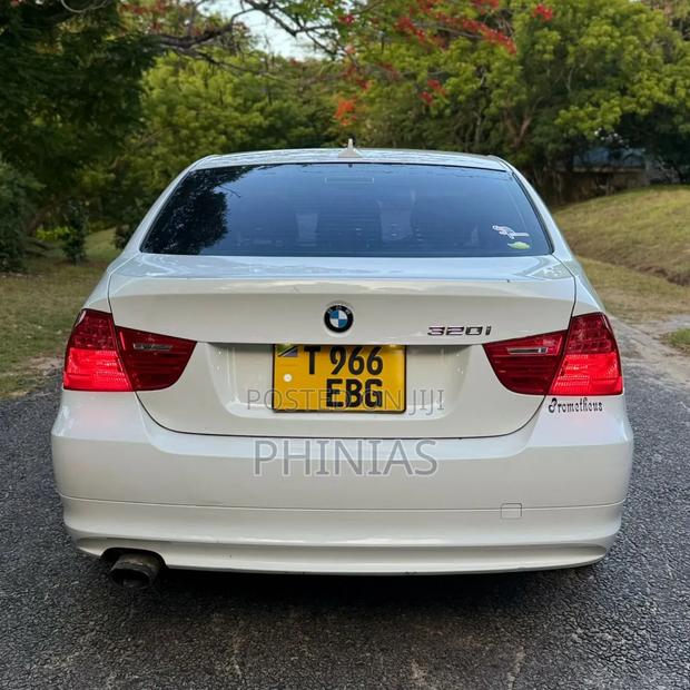 BMW 3 Series 2011 White
