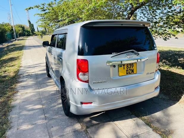 Toyota Corolla Rumion Hatchback 1.5 FWD 2010 Silver