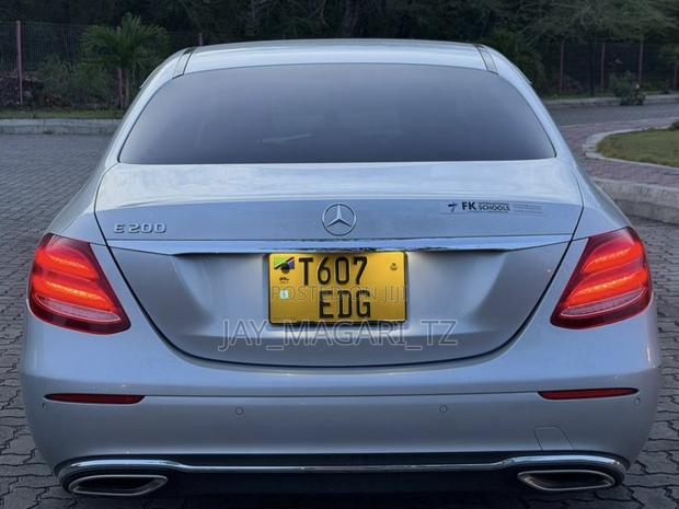 Mercedes-Benz E200 2017 Silver