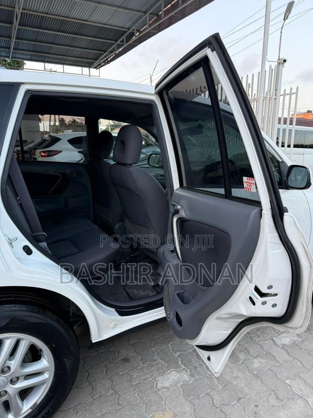 Toyota RAV4 Automatic 2003 White