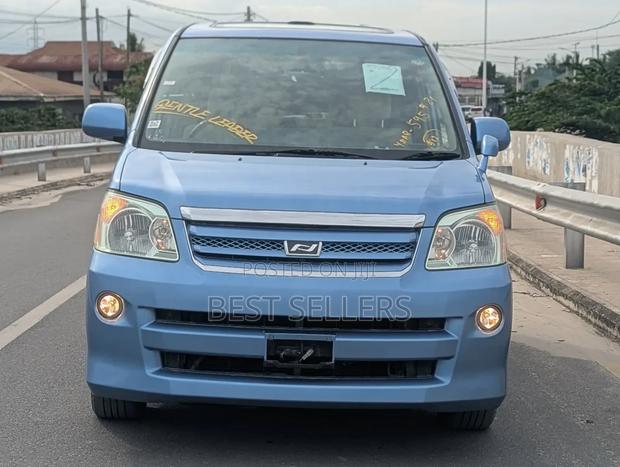 Toyota Noah 2.0 AWD (8 Seater) 2006 Blue