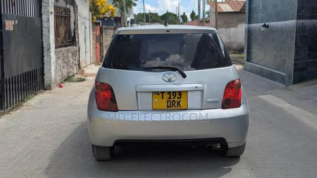 Toyota IST 2005 Silver
