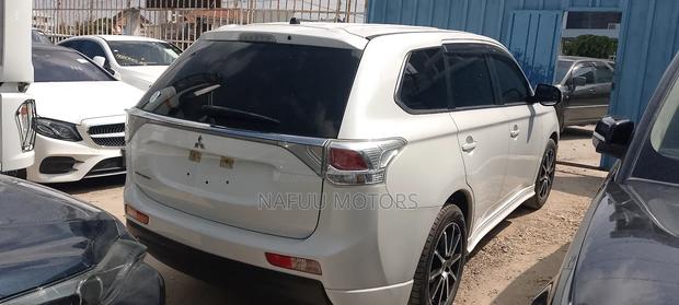 Mitsubishi Outlander 2012 White