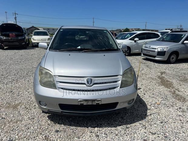 Toyota IST 2004 Gray