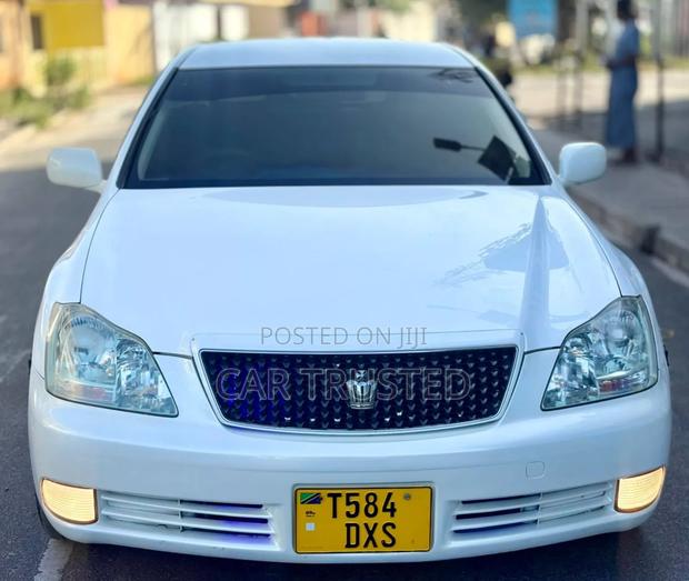 Toyota Crown 2004 White