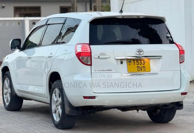 Toyota Vanguard 2009 White