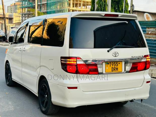 Toyota Alphard 2.4 Petrol AWD 2005 White