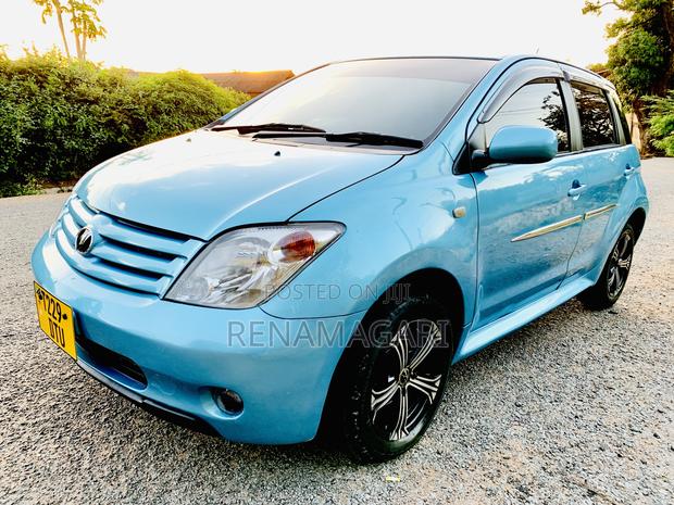 Toyota IST 2005 Blue