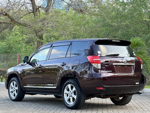Toyota Vanguard 2010 Maroon