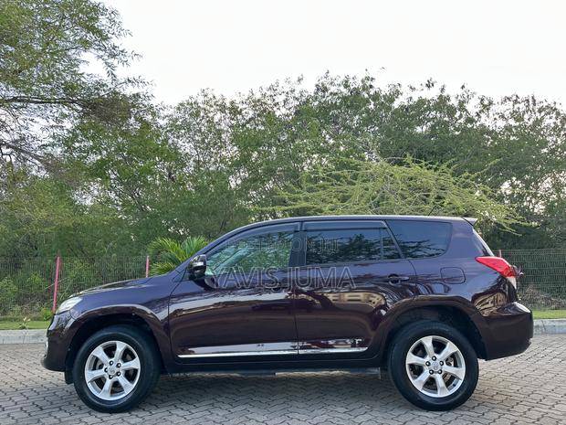 Toyota Vanguard 2010 Maroon