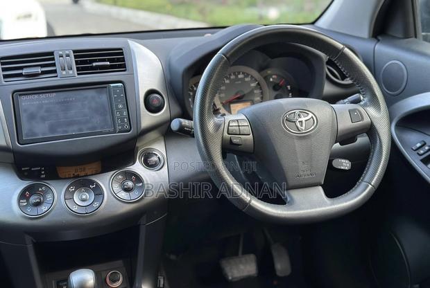 Toyota Vanguard 2011 Black