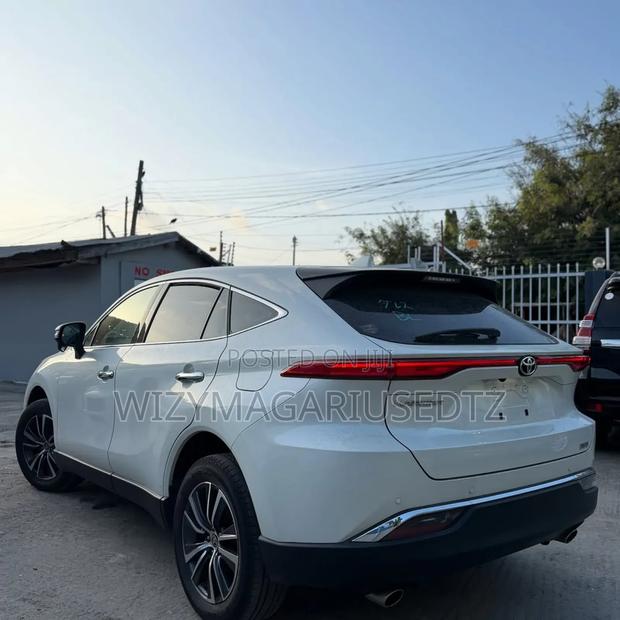 Toyota Harrier 2.0 2021 White