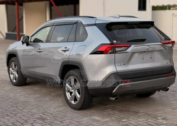 Toyota RAV4 2020 Silver