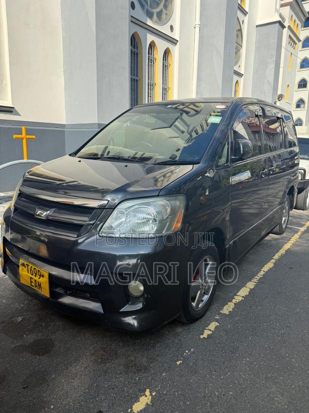 Toyota Noah 2005 Black