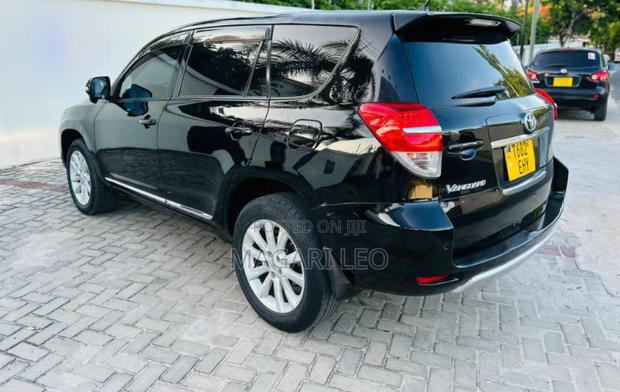 Toyota Vanguard 2010 Black
