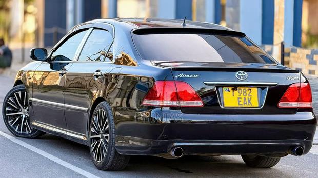 Toyota Crown 2004 Black