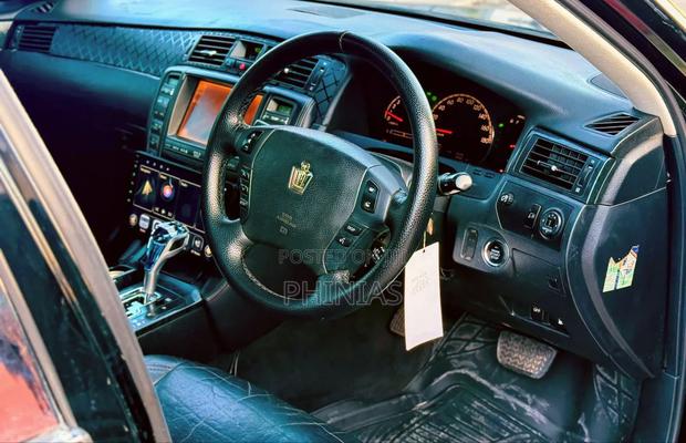Toyota Crown 2004 Black