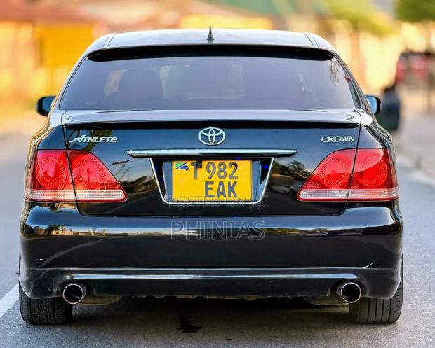 Toyota Crown 2004 Black