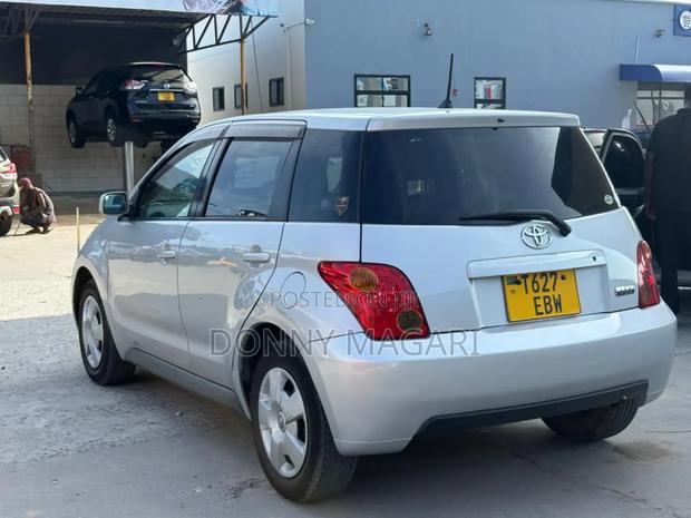Toyota IST 2004 Silver