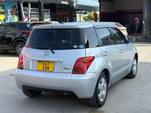 Toyota IST 2004 Silver