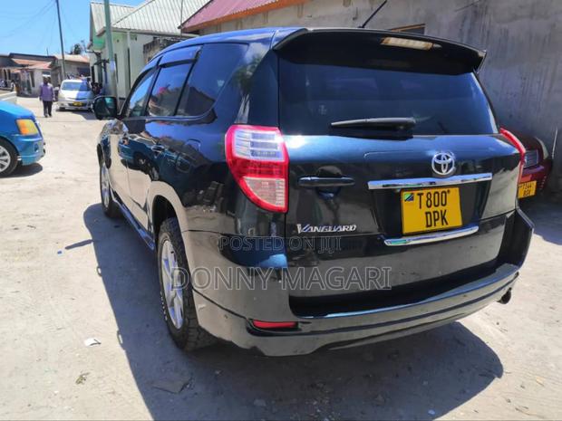 Toyota Vanguard 2010 Black