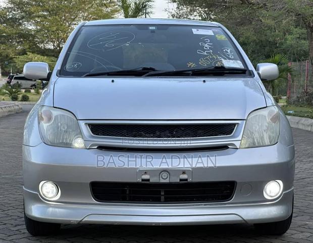 Toyota IST 2003 Silver