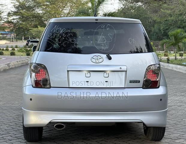 Toyota IST 2003 Silver