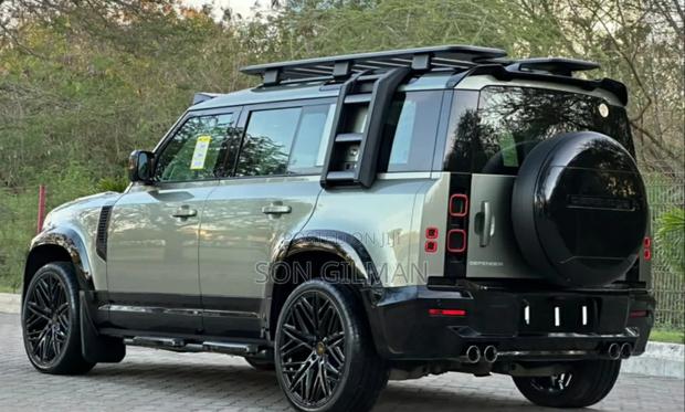Land Rover Defender 2022 Green