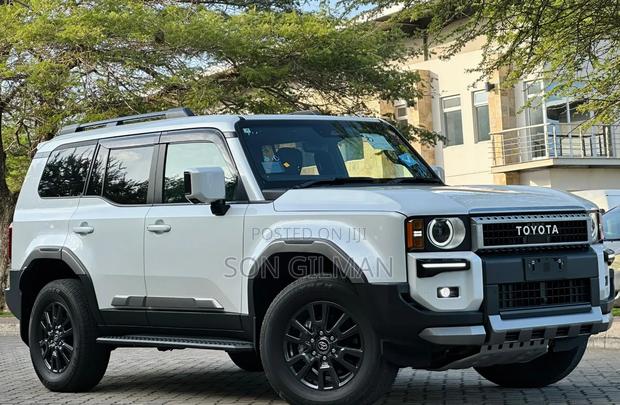 Toyota Land Cruiser Prado 2025 White