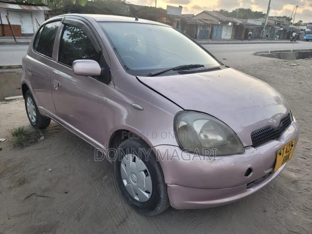 Toyota Vitz 1.3 AWD 3dr 2003 Pink