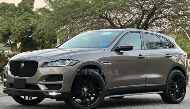 Jaguar F-Pace 2017 Gold
