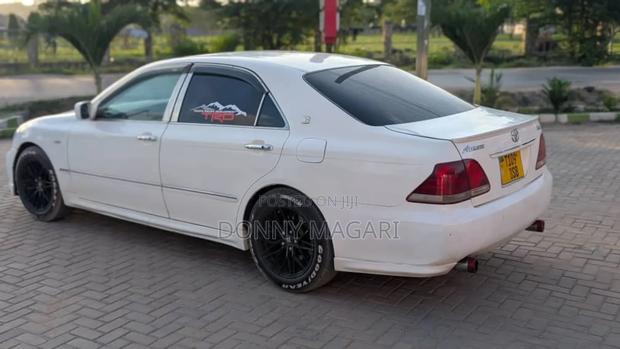 Toyota Crown Royale 2005 White
