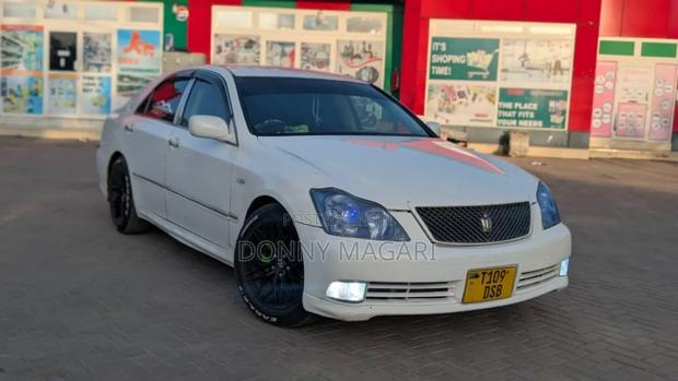 Toyota Crown Royale 2005 White